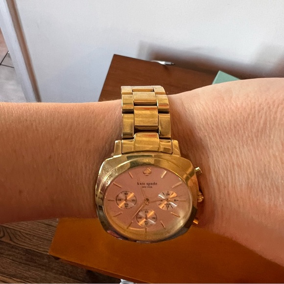 Kate Spade gold watch - Picture 9 of 9